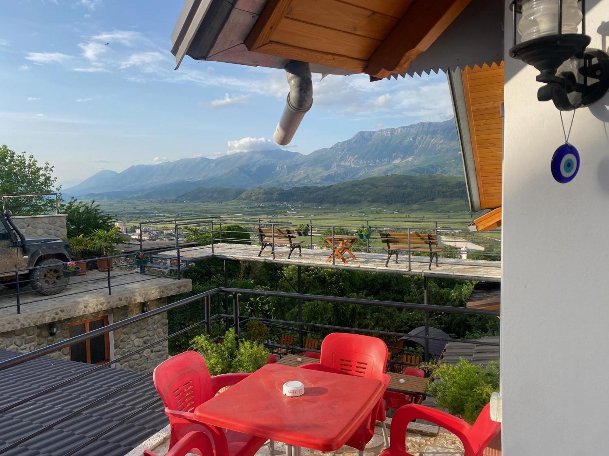 Bixhaku Guesthouse Gjirokaster Exterior photo