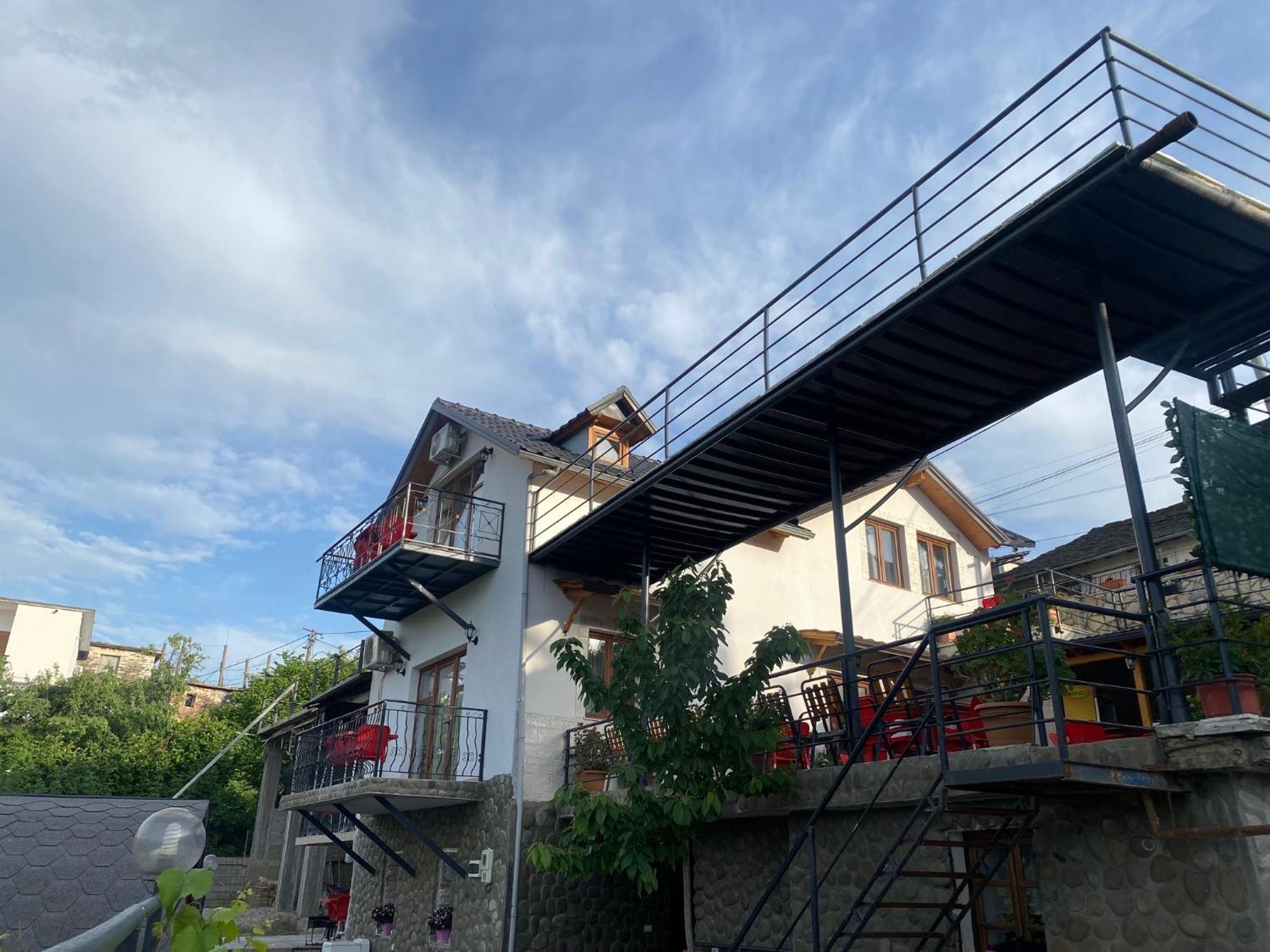 Bixhaku Guesthouse Gjirokaster Exterior photo